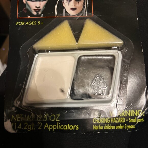 Make Up Sticks Bright White/black Make Up Crayons Halloween Goth Emo Fun & More - Picture 3 of 6